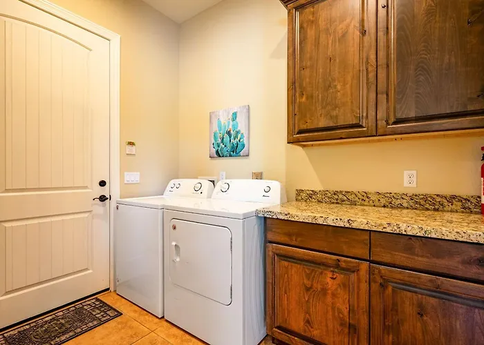 Spacious 3br Retreat - Mountain Views *
