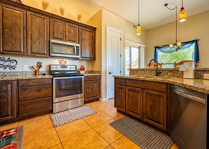 Spacious 3br Retreat - Mountain Views
