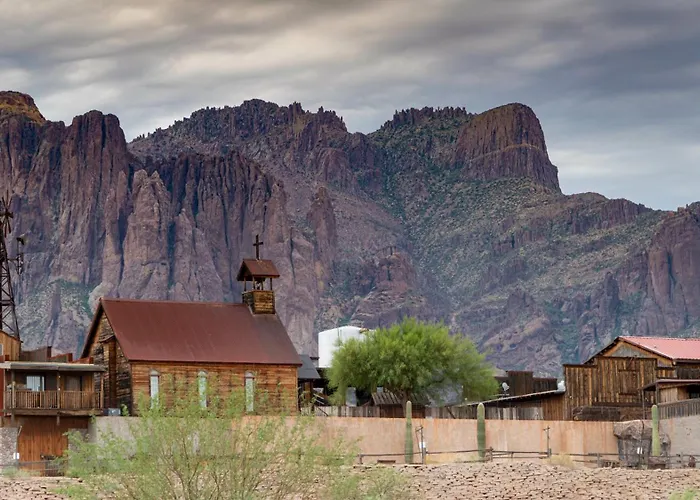 Spacious 3br Retreat - Mountain Views *